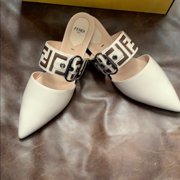 EXCLUSIVE!! Fendi Flat Mules, 38.5 - Picture 2 of 5